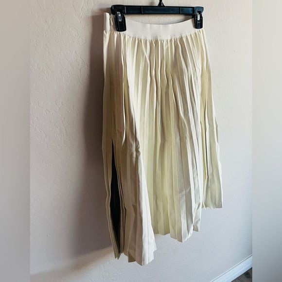 Lulu’s Pleat Cute Ivory Vegan Leather Pleated Midi Skirt Size S - Picture 5 of 12